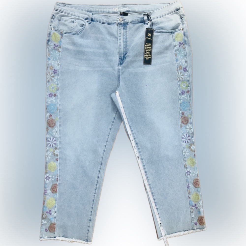 NWT DG2 by Diane Gilman SZ 24WT Light Blue Floral Ankle Jeans/waist 44”- 50” - Picture 9 of 10